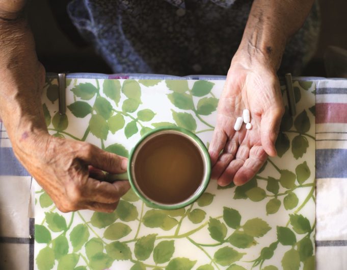 Apixaban is a safe alternative to warfarin during catheter ablation of atrial fibrillation and may have a positive effect on cognitive function