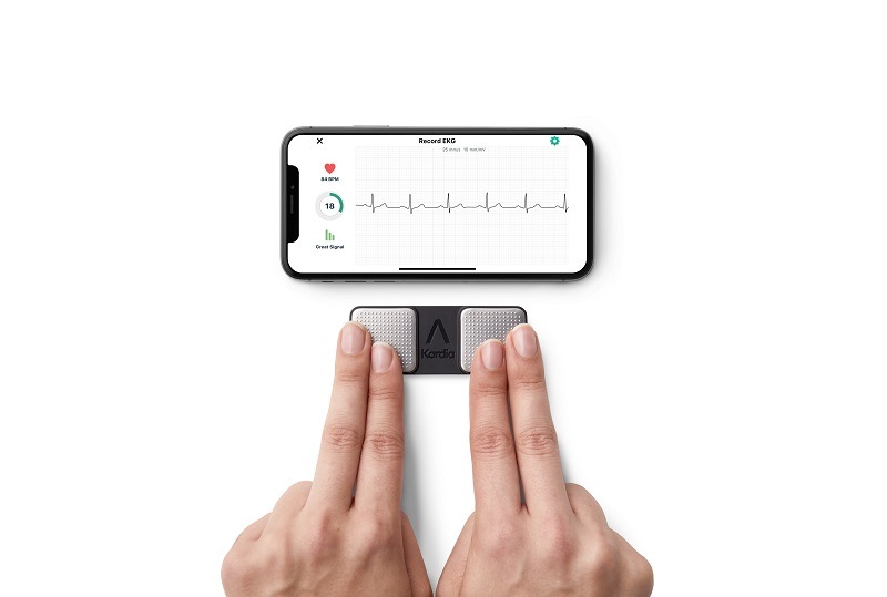 How do I take a Single-Lead recording using a KardiaMobile 6L. – AliveCor  Support